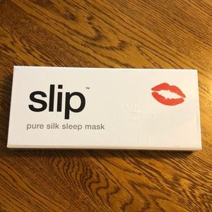 Slip pure silk sleep mask in red kisses
